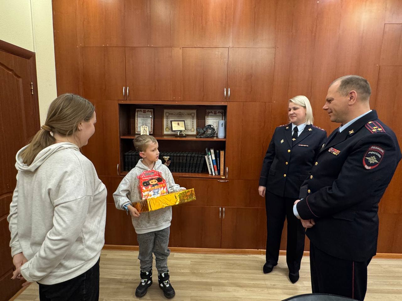 Брянский ЛО МВД России на транспорте присоединился к благотворительной акции «Елка желаний»