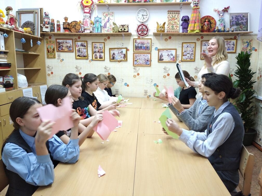 Севские работники культуры на базе Дома детского творчества провели беседу «Поговорим о том, как мы выглядим»