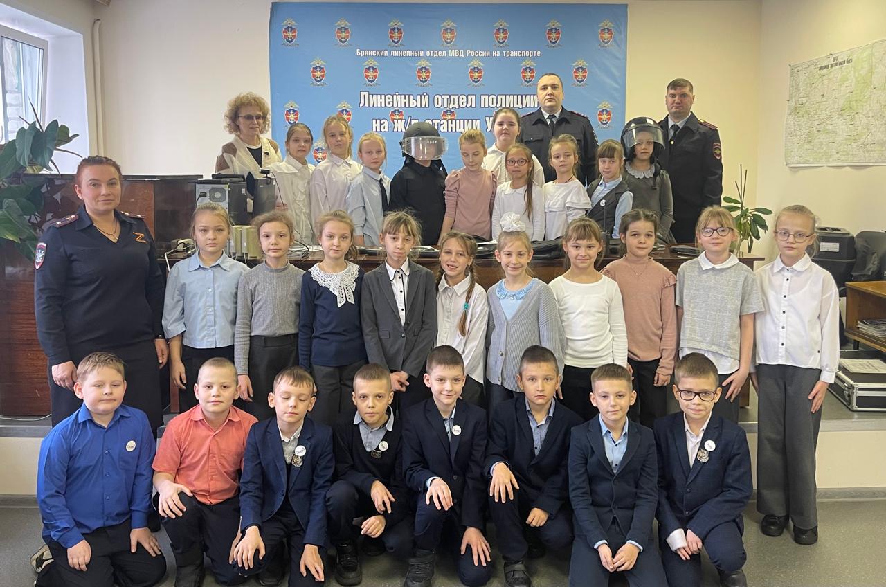 В линейном отделе полиции на станции Унеча стартовала неделя ежегодной Всероссийской акции «Студенческий десант»