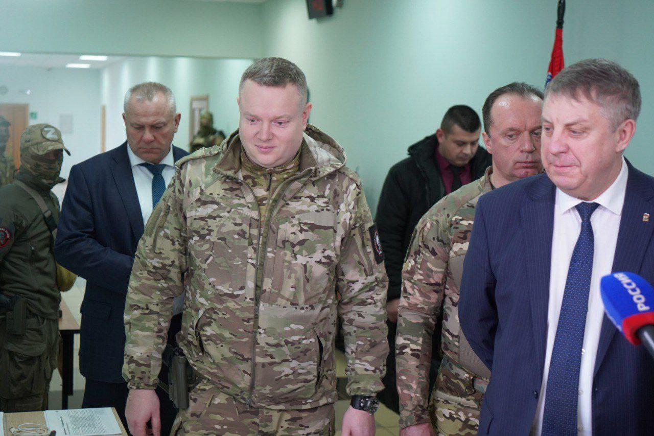 Александр Богомаз и представители отряда «БАРС-Брянск» встретились со студентами БГТУ