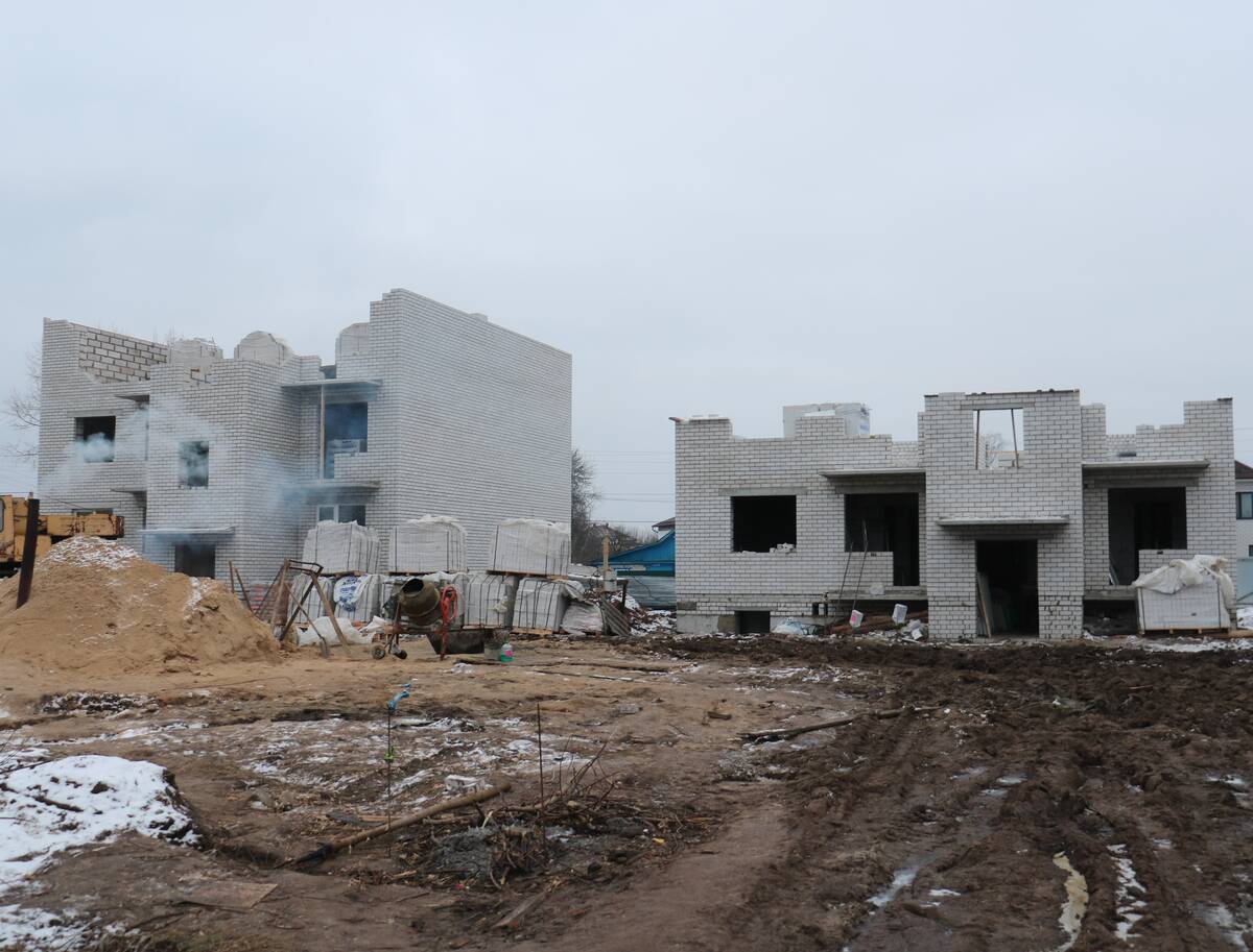 В Стародубе полным ходом идёт строительство домов для детей-сирот