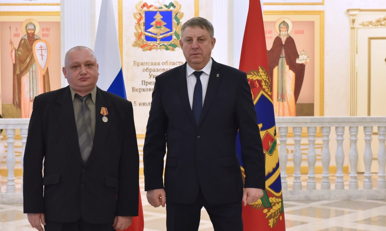 Александр Богомаз вручил государственные награды Российской Федерации