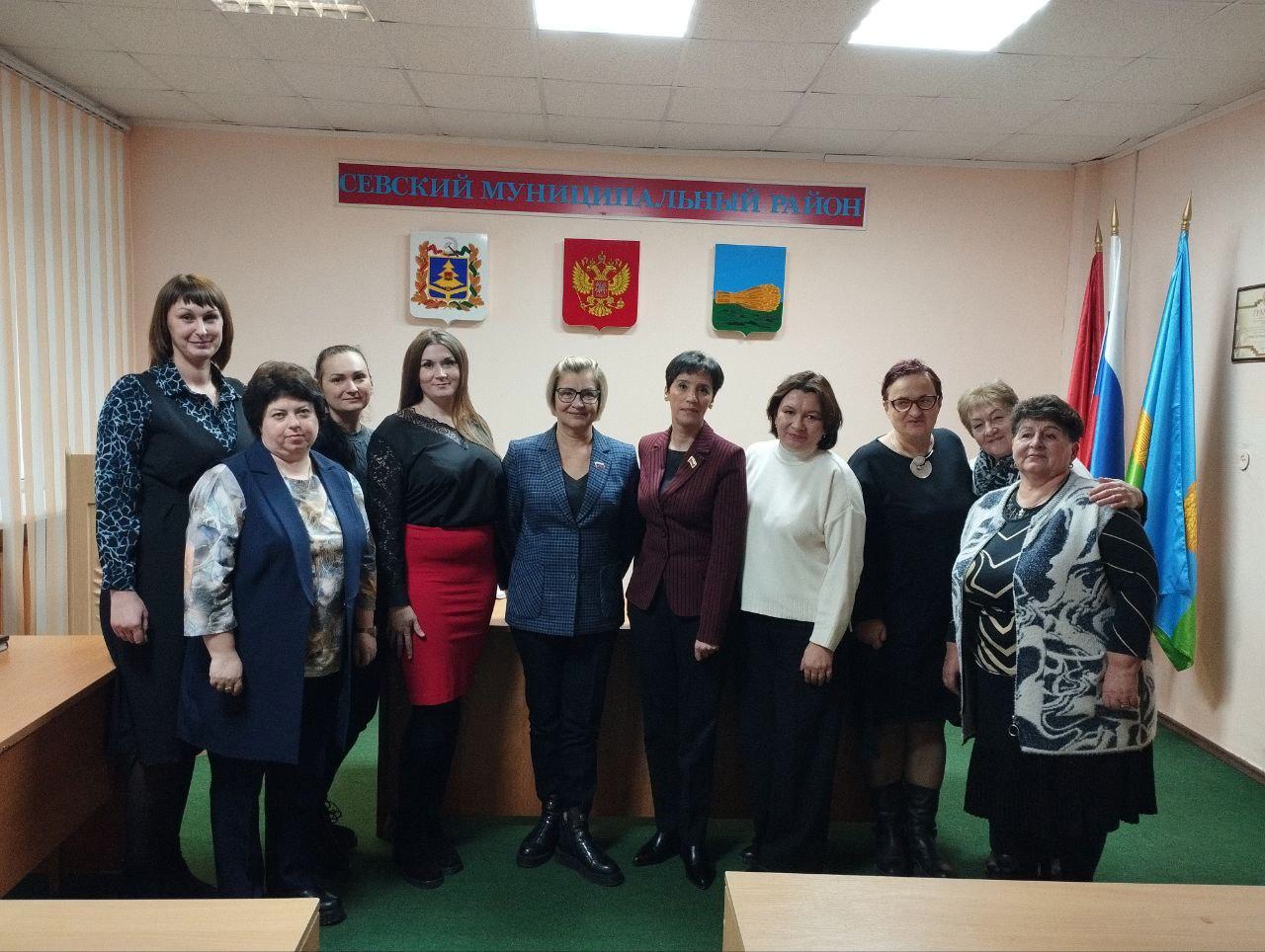 В Севске прошло выездное заседание комиссии по демографии, вопросам семьи, детей, защите традиционных семейных ценностей Общественной палаты Брянской области