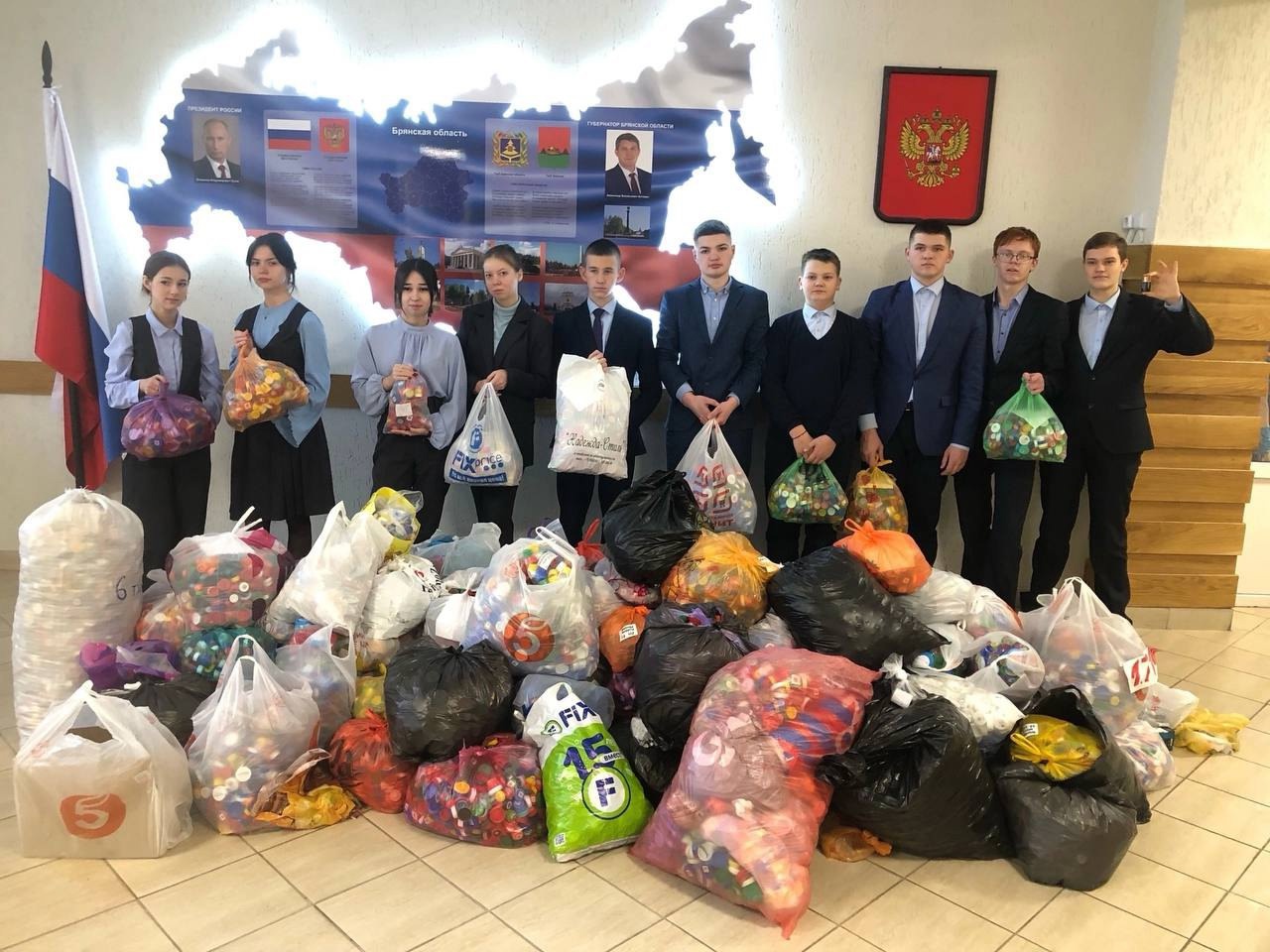 Севские волонтеры провели акцию по сбору крышечек для эколого-благотворительного проекта