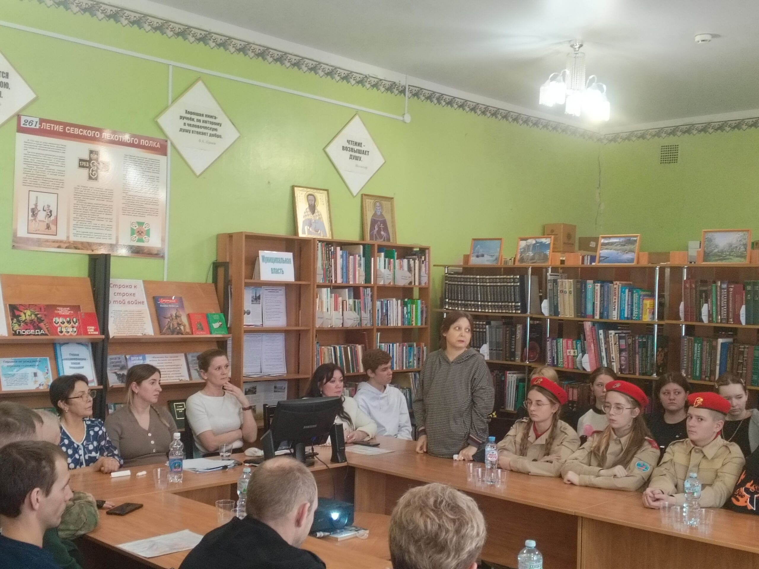 В Центральной библиотеке Севского района состоялось открытие Года защитника Отечества