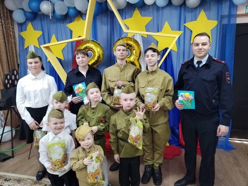 Сотрудники Брянского ЛО МВД России на транспорте посетили социально-реабилитационный центр для несовершеннолетних города Карачев