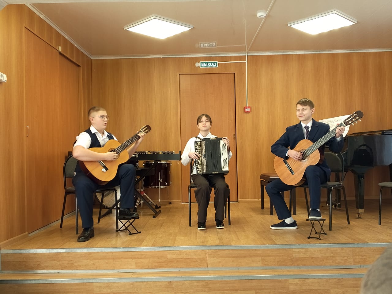 Юные севские музыканты приняли участие в конкурсе ансамблей народных инструментов