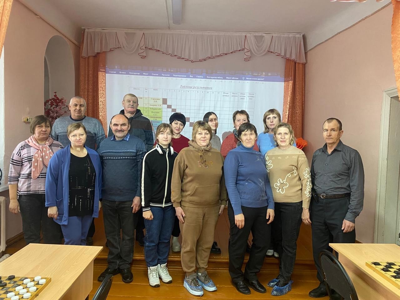 В Севске прошел турнир «Русские шашки» среди преподавателей