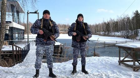 В Брянске росгвардейцы помогли почувствовавшему себя плохо мужчине