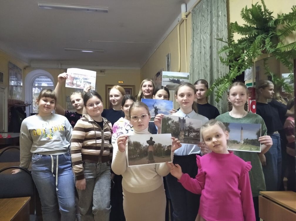 Севские работники культуры провели для детей беседу «Сталинград — бессмертный город, воин, патриот!»