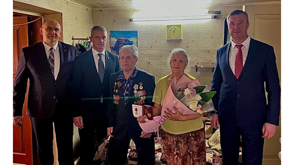 В Клинцах ветерану Константину Купрейченко вручили юбилейную медаль