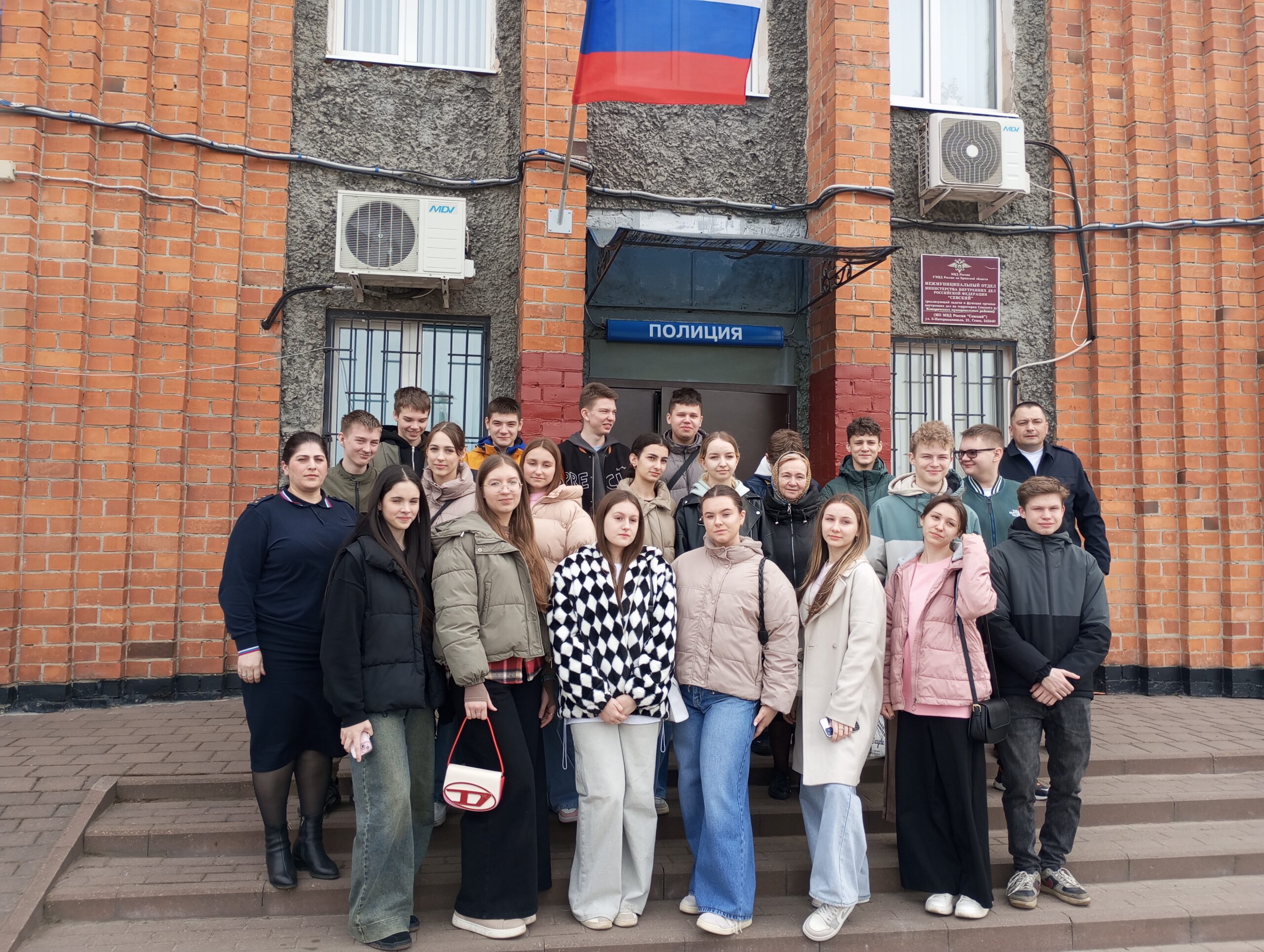 Школьники в гостях у полиции: экскурсия в МО МВД России «Севский»