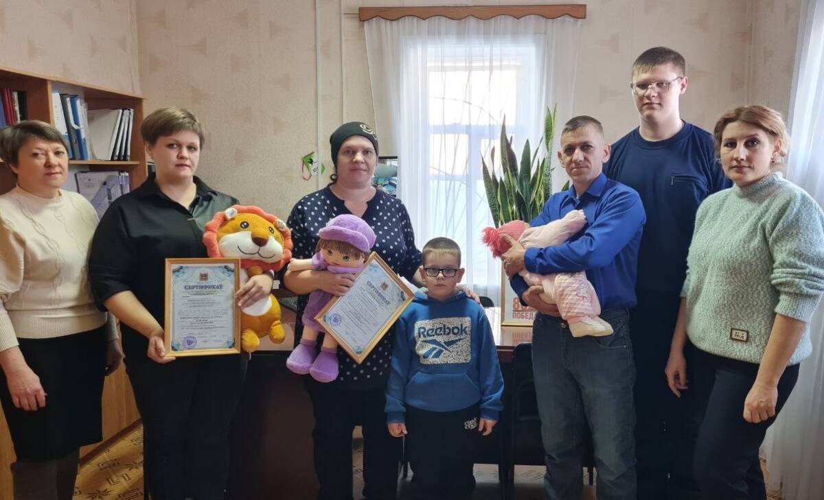 В Суземском районе двум семьям вручили сертификаты на маткапитал