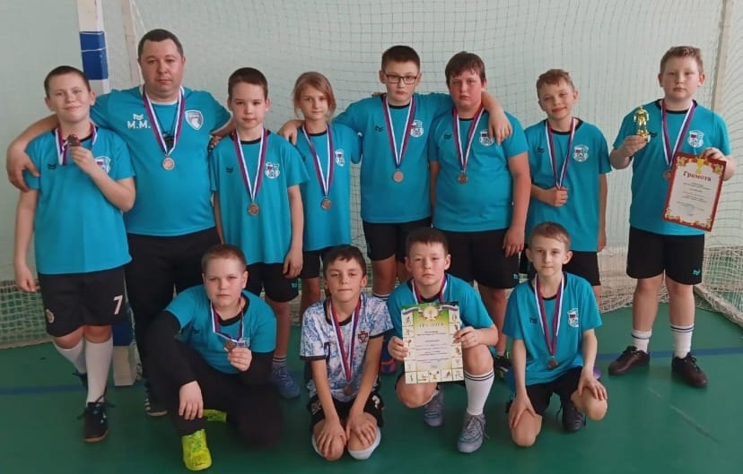 Юные севские футболисты заняли третье место на межрайонном турнире