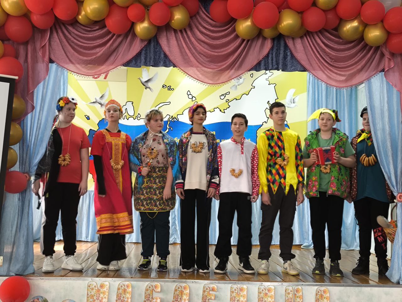 В средней школе №1 прошли масленичные гуляния