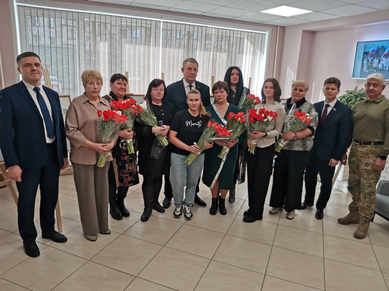 Александр Богомаз встретился с мамами и женами наших защитников