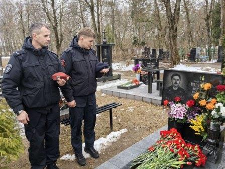 Росгвардейцы почтили память Героя России Валерия Шкурного