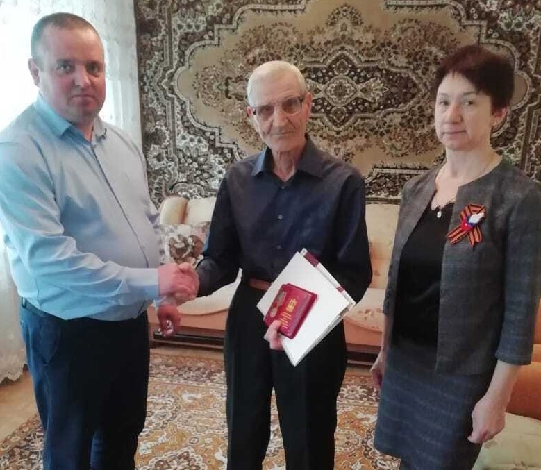 Валентину Ивановичу Додусову вручили медаль к 80-летию Победы