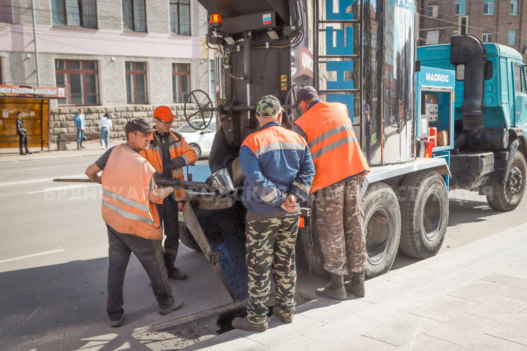 В Брянске обновленную площадь Ленина уже начали украшать ко Дню Победы