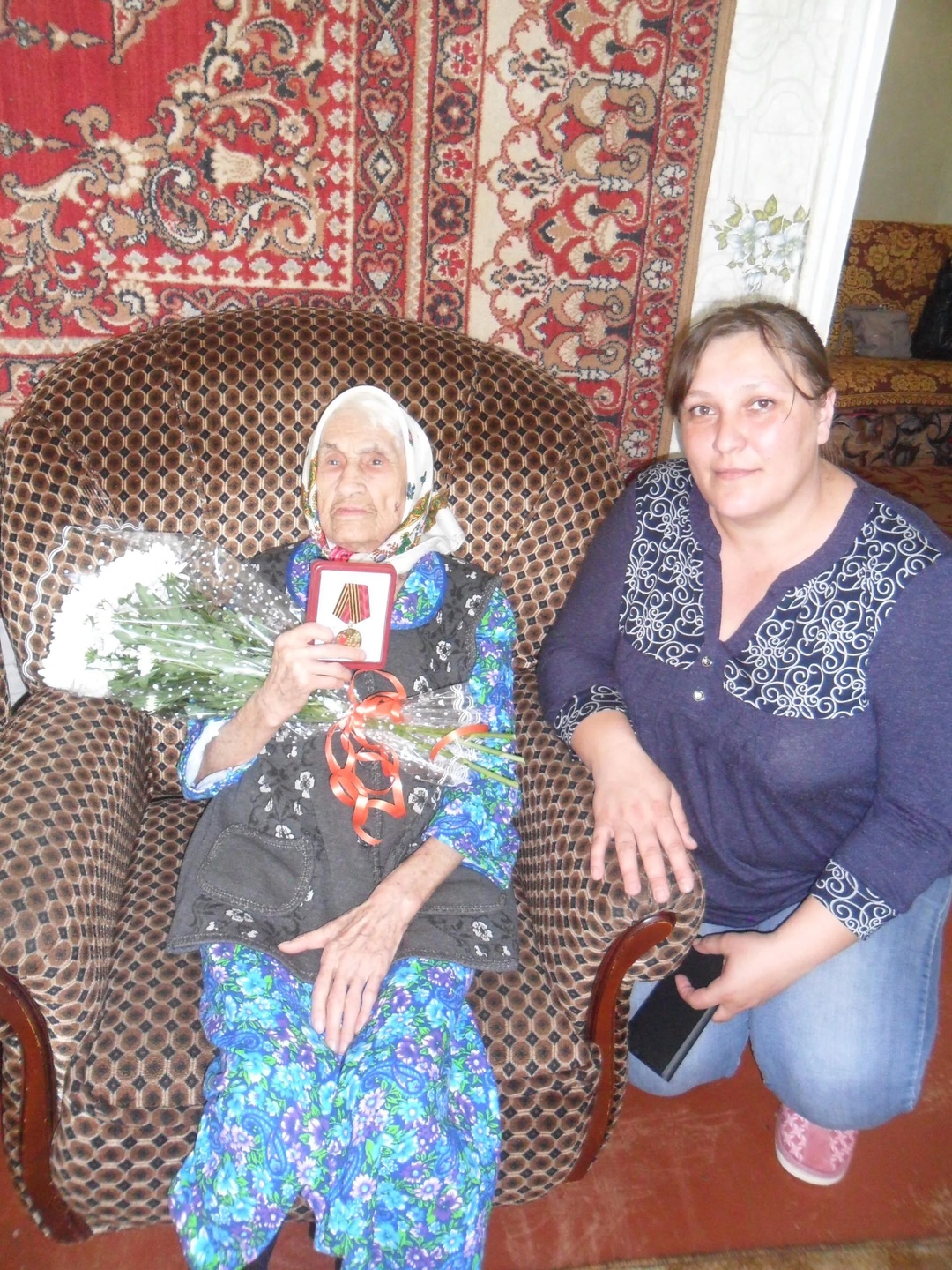 Надежде Ивановне Малюковой из Севского района вручили медаль к 80-летию Победы