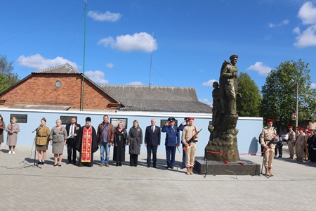 В Злынке Брянской области открыли памятник героям партизанам-подпольщикам