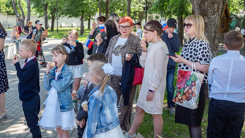 Театр кукол устроил для брянской детворы парковый праздник