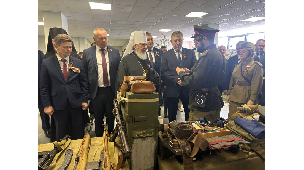 Александр Богомаз посетил выставочный проект «Путь к Великой Победе»