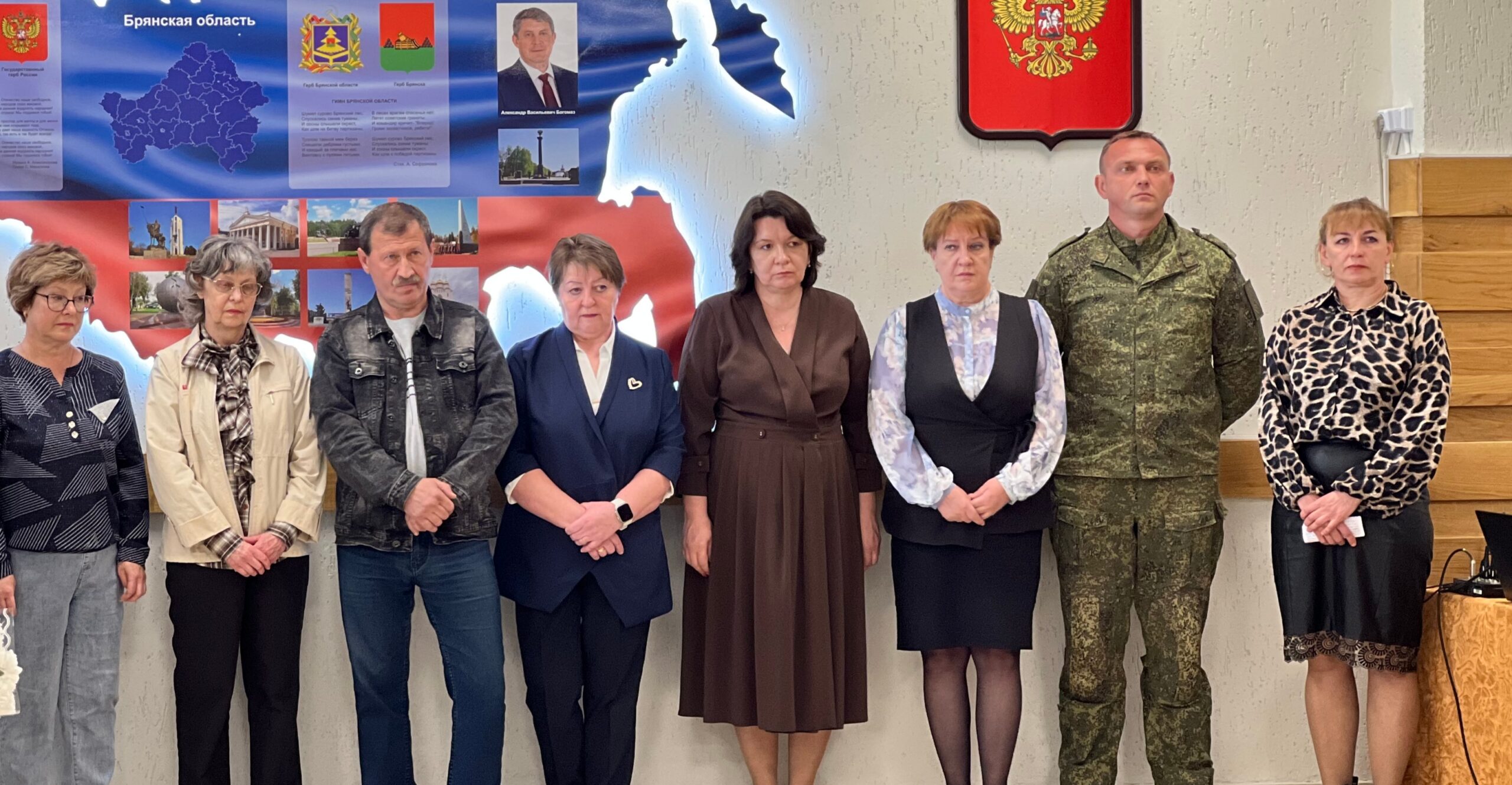 В Севской школе №2 имени И.Г. Петровского состоялось торжественное вручение ордена Мужества родителям младшего лейтенанта Андрея Юрьевича Курносенкова