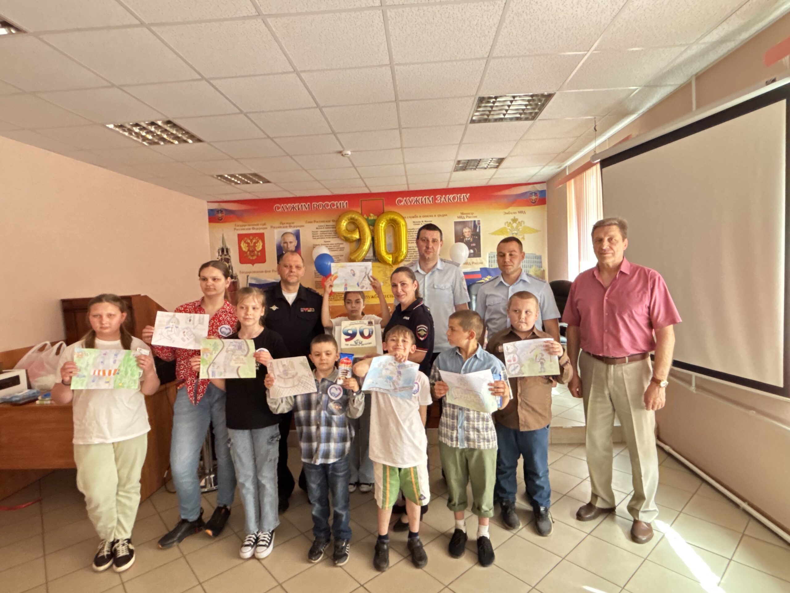 90 лет на страже детства: в Брянском линейном отделе прошёл праздник для воспитанников социального центра