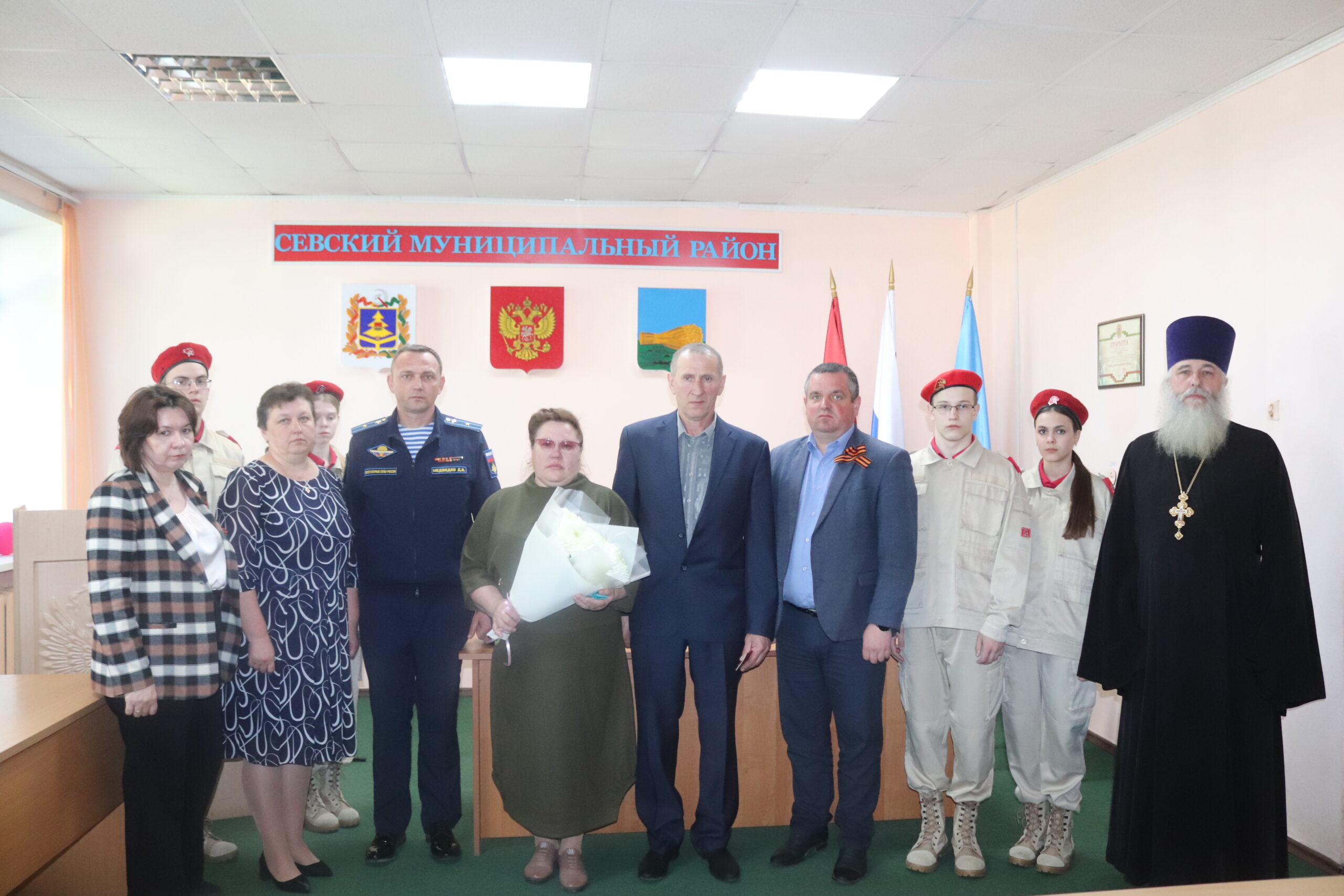 В Севске вручили Орден Мужества родителям погибшего участника СВО Р.В. Митина