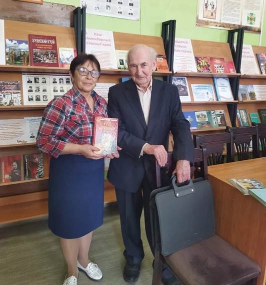 Центральную библиотеку Севского района посетил историк и краевед В.В. Крашенинников