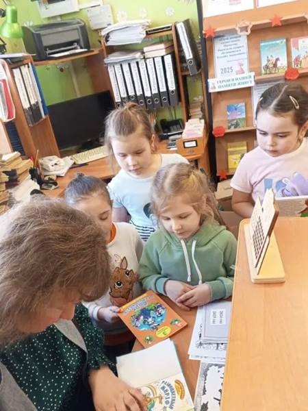 Специалисты детского отделения ЦБ МБУК «ЦБС» Севского муниципального района провели экскурсию в детскую библиотеку «Дом книги»