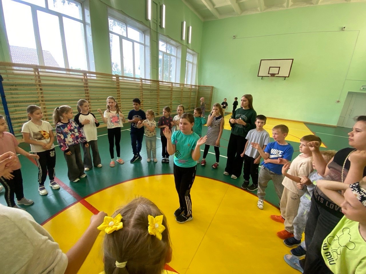 В детском летнем лагере Севской школы № 2 прошла развлекательная игровая программа «Веселый перепляс»