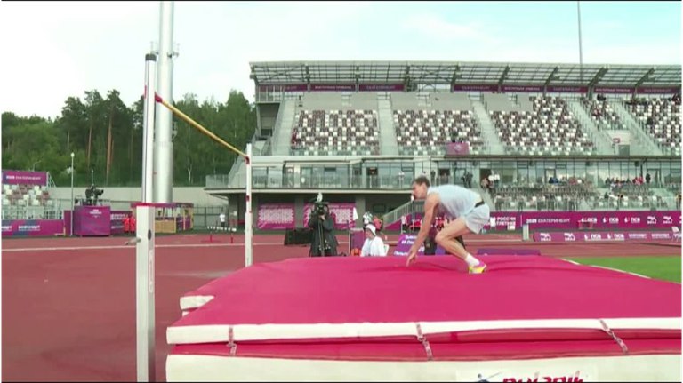 Брянский прыгун в высоту Степан Веткин выиграл первенство России