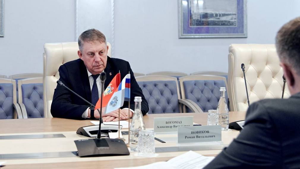 Губернатор Брянской области провел рабочую встречу с руководителем Федерального дорожного агентства