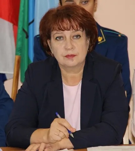 Директор Севской средней школы №2 Ирина Егунова высказала свое мнение о службе по контракту в Вооруженных силах РФ