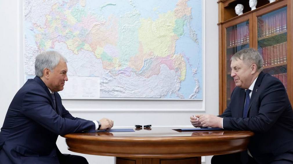 Губернатор Александр Богомаз провел встречу с председателем Госдумы Вячеславом Володиным