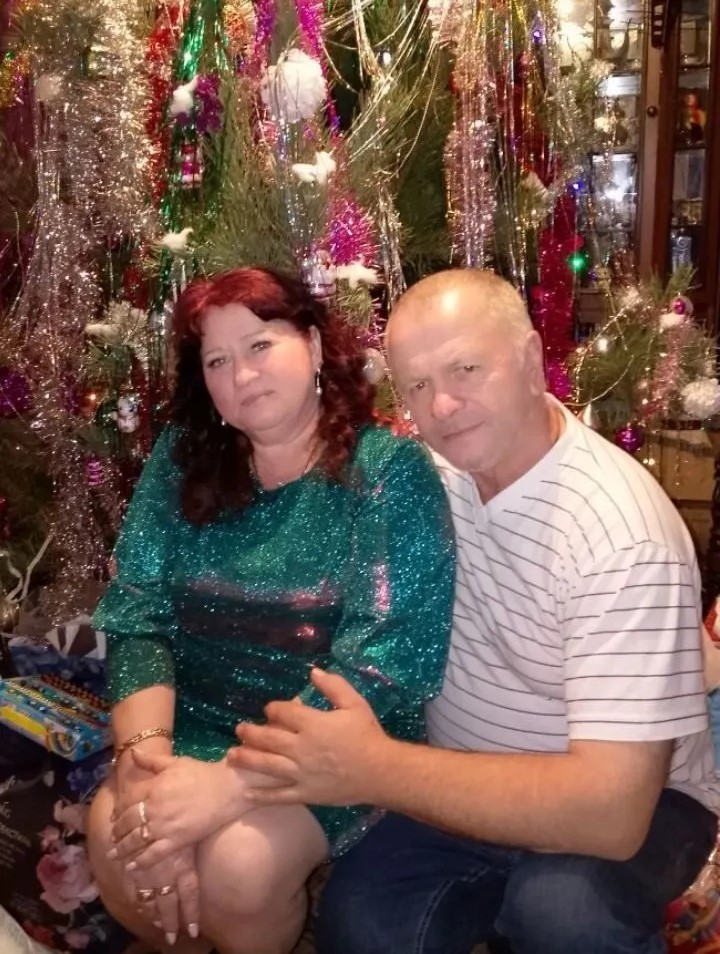 Семейная пара Крюковых из села Шведчики Севского района отметила 40 лет рубиновой любви