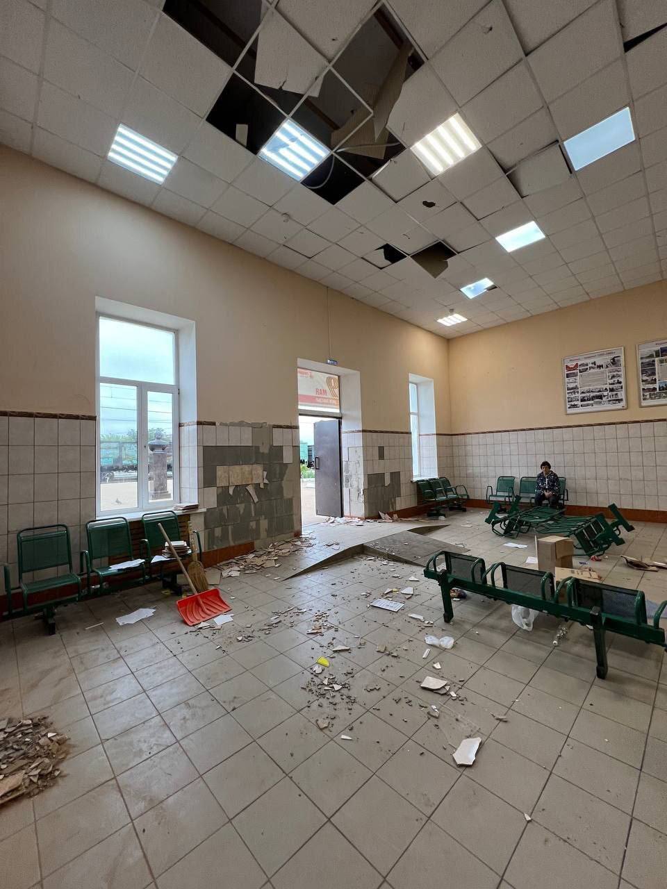 В Брянске установлены несовершеннолетние, устроившие погром в здании железнодорожного вокзала на станции Жуковка