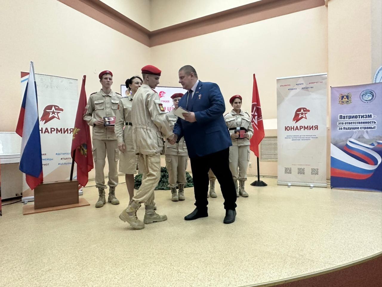 В Брянске состоялась торжественная церемония подведения итогов работы регионального отделения Всероссийского военно-патриотического движения «ЮНАРМИЯ» Брянской области