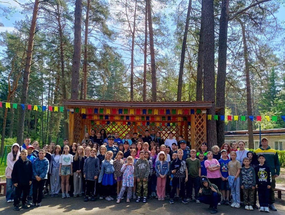 Сотрудники линейного отдела полиции на станции Унеча побывали в детском оздоровительном лагере «Ручеек» и провели «Час безопасности»