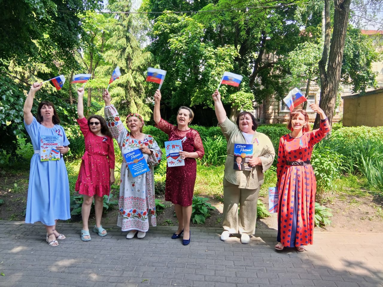 В День России в культурно-досуговом центре Севского района прошел конкурс эстрадной песни «Катюша»
