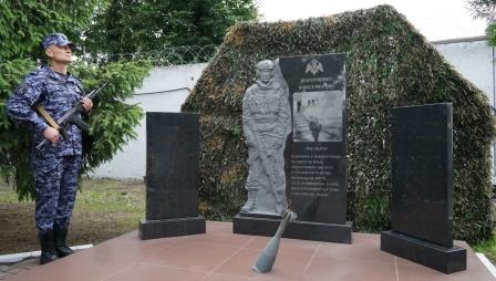 В Брянске состоялось торжественное открытие памятника, посвящённого памяти погибших военнослужащих и сотрудников войск правопорядка