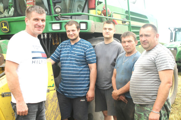 В Карачевском районе зелёная страда в самом разгаре