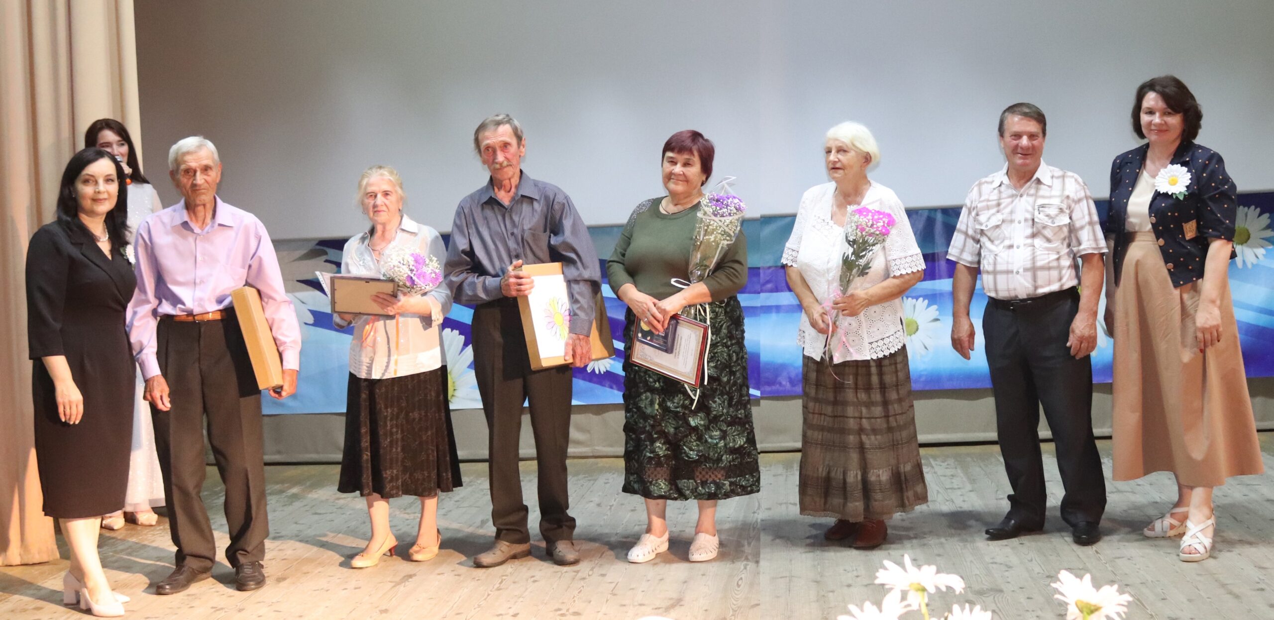 В КДЦ Севского района состоялось торжественное мероприятие, посвященное Дню семьи, любви и верности