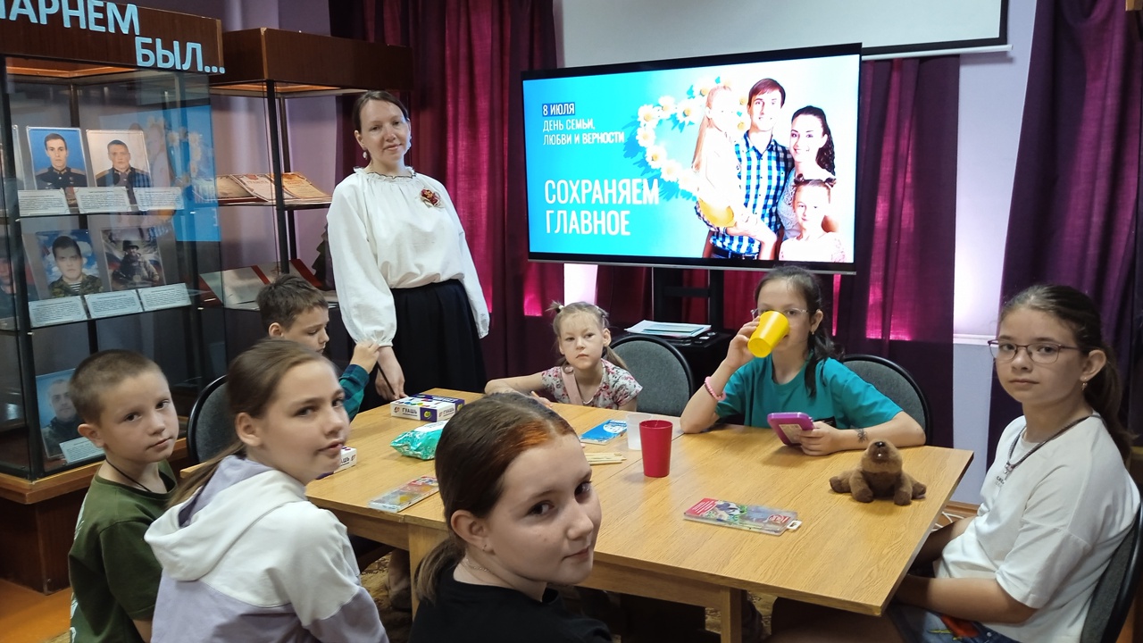 В Севском краеведческом музее ко Дню семьи, любви и верности состоялось праздничное мероприятие