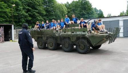 Брянские росгвардейцы провели день открытых дверей для школьников