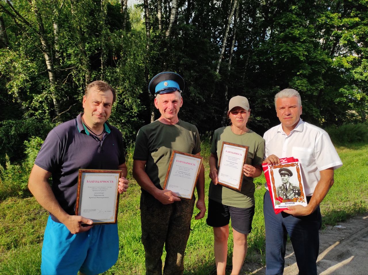 Смоленские волонтеры доставили помощь защитникам Севского района