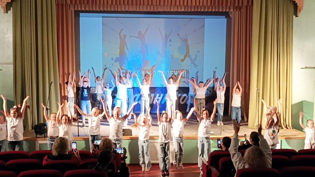 В Севском культурно-досуговом центре прошел концерт «Летняя перезагрузка»