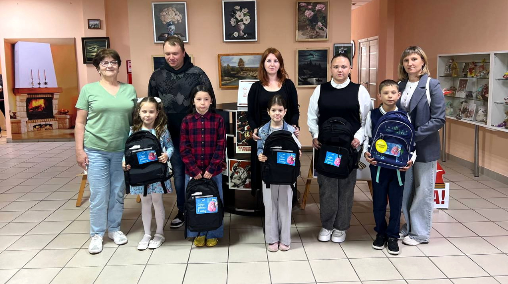 Брянские полицейские собрали восемнадцать школьных наборов для детей из приграничья